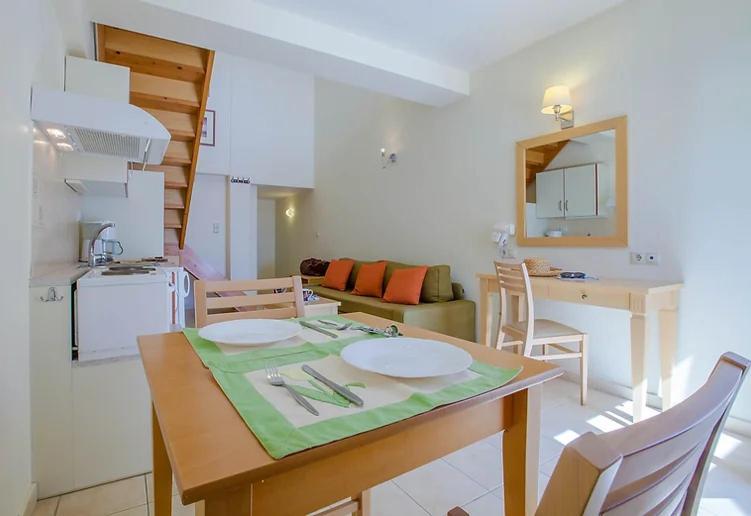 Stella'S Apartments Толон Экстерьер фото